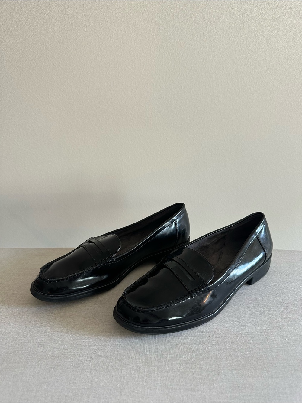 AEROSOLES Black Patent Penny Loafers | SIZE 9
